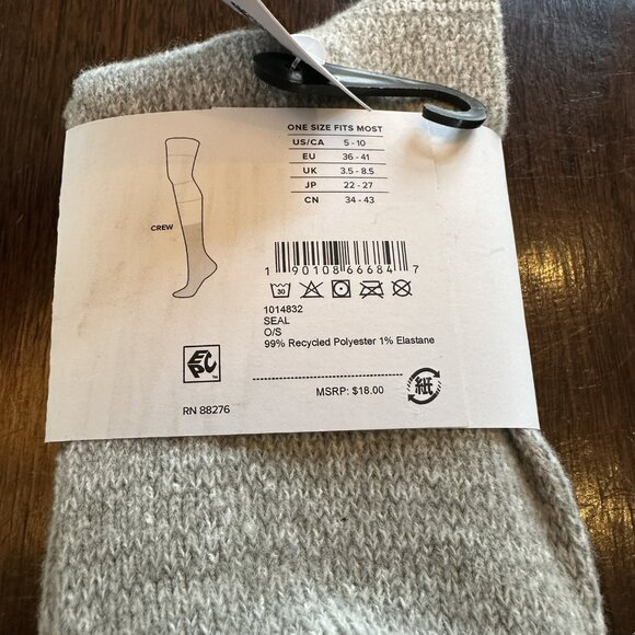 NEW UGG Women's Crew Socks Oatmeal/Gray One Size - Picture 4 of 4